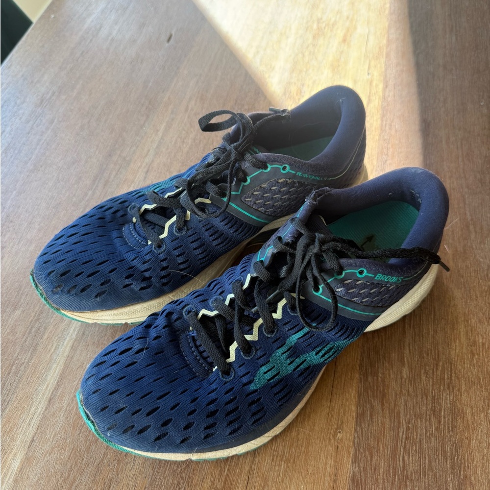 Brooks Ravenna 9 Athletic Sneakers